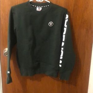 Aape by bathing a ape